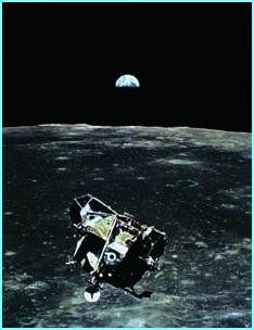 2-7_Earthrise with Lunar Module.jpg (13415 bytes)