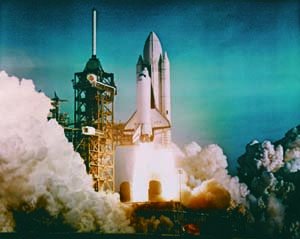 4-3_First Launch of Space Shuttle.jpg (14773 bytes)